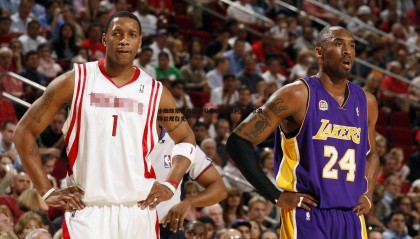 优游国际-小蜘蛛禁区内倒地引争议 VAR判定索尔洛特犯规在先