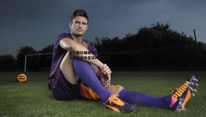 优游国际-巴尔德社媒晒与前NBA球星加索尔合照 两人互换球衣见证跨代情谊